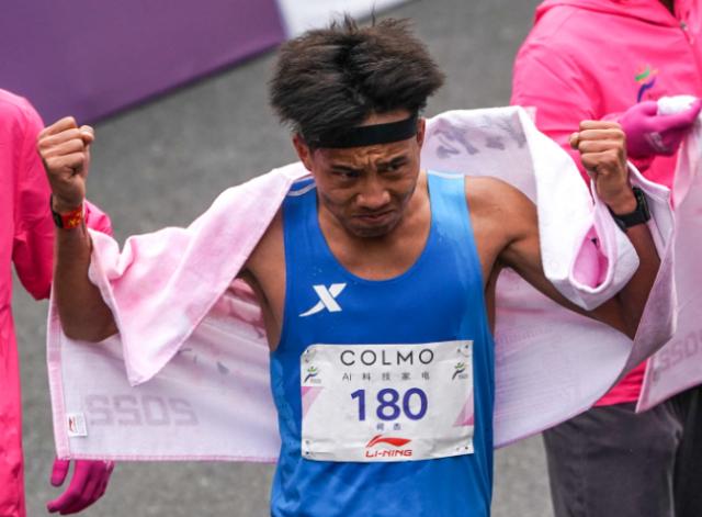 开云体育下载-马拉松花游攀岩迎破局时刻 中国体育吹响复苏号角