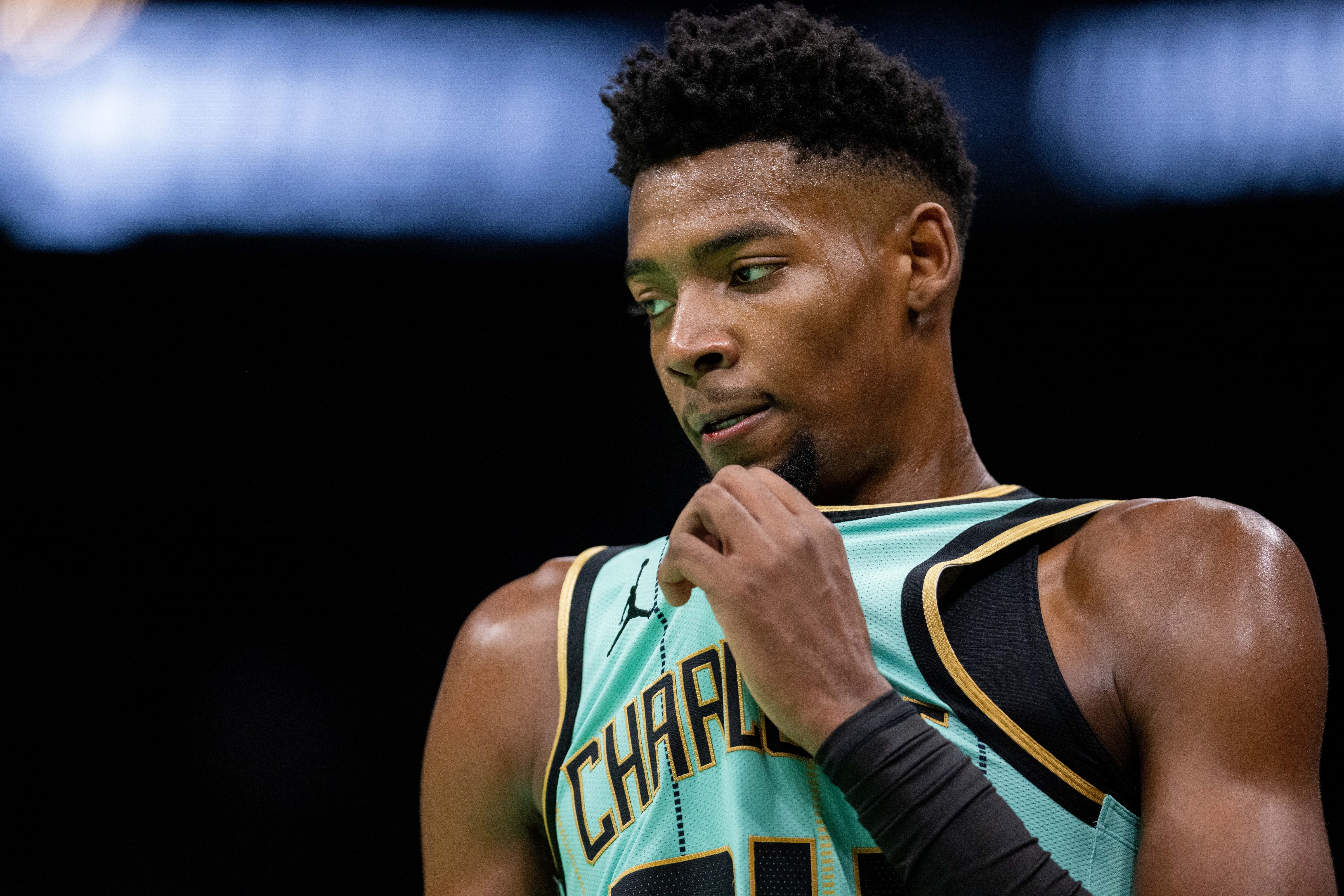 开云体育下载-打回悬念！黄蜂第三节32-20净胜骑士12分 仍落后12分进入末节